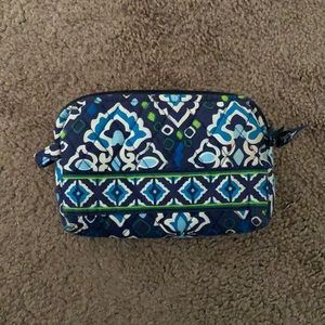NWOT small Vera Bradley makeup/travel accessory bag!